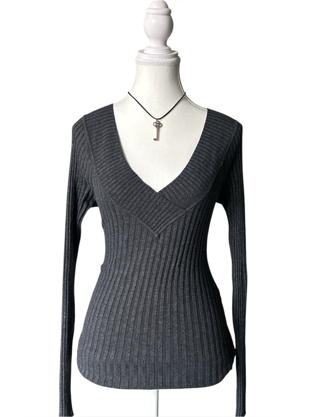 Y2K “Magazine” Basic Gray V-Neck Knit Long Sleeve Top